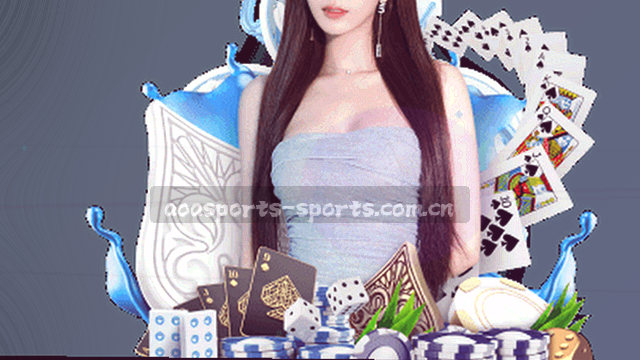 球门视角回放画面剪影，冷青与炽橙左右对分